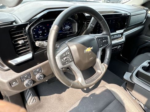 Used 2023 Chevrolet Silverado 1500 LT AWD/4WD image 16