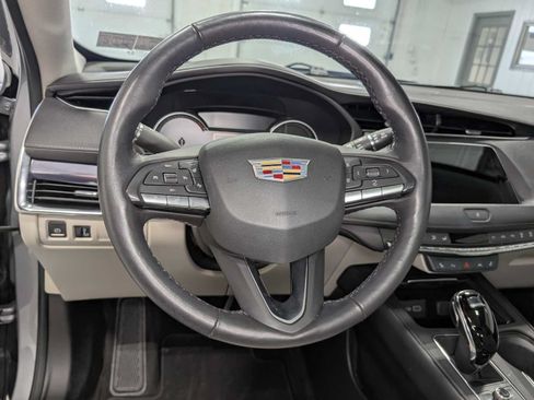 Used 2023 Cadillac XT4 Luxury w/ Cold Weather Package AWD/4WD image 37