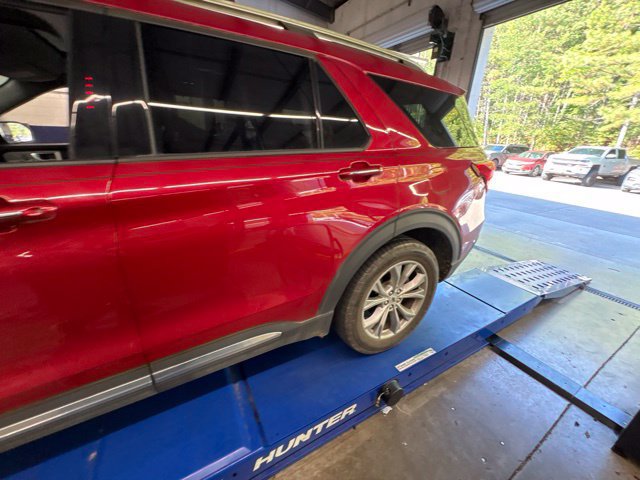 Used 2021 Ford Explorer Limited w/ Equipment Group 301A AWD/4WD image 9
