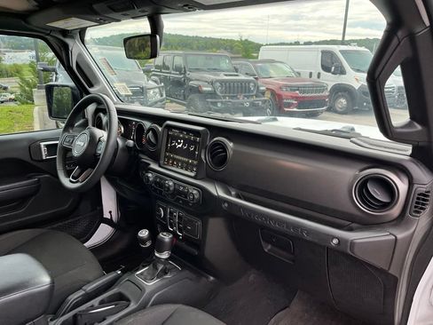 Used 2023 Jeep Wrangler Unlimited Sport AWD/4WD image 9
