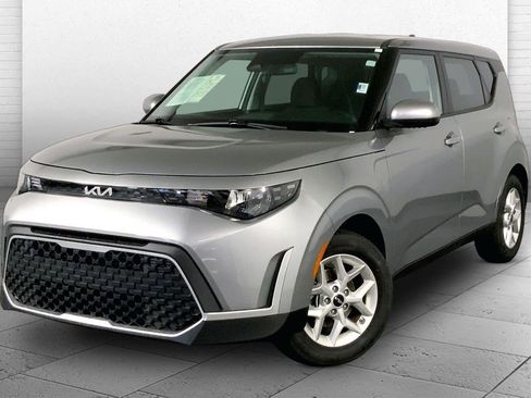 Used 2025 Kia Soul LX w/ LX Technology Package FWD image 12