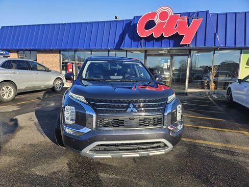 Used 2024 Mitsubishi Outlander AWD image 8