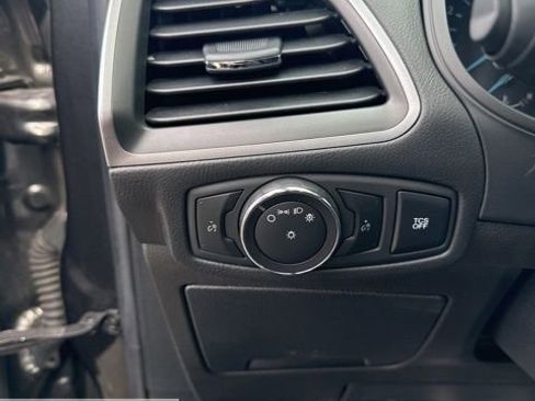 Used 2020 Ford Edge SE image 29