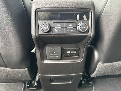 Used 2022 GMC Acadia SLT w/ Elevation Edition image 42