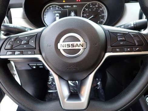 Used 2022 Nissan Versa SV image 12