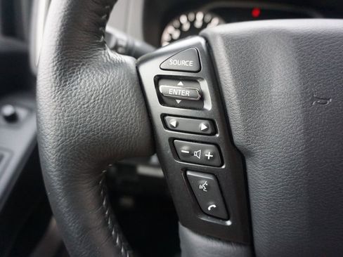 Used 2025 Nissan Frontier SV w/ SV Convenience Package RWD image 8