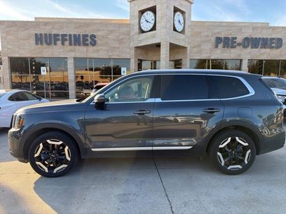 Used 2024 Kia Telluride EX w/ EX Captain's Chair Package