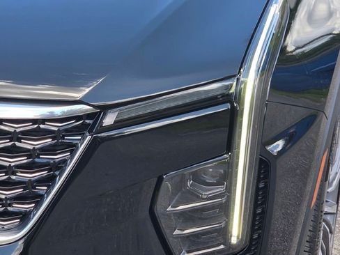 Certified 2024 Cadillac XT4 Premium Luxury FWD image 9