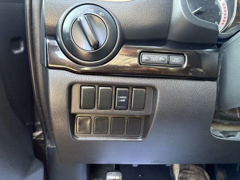 Used 2018 Nissan Titan SV image 29