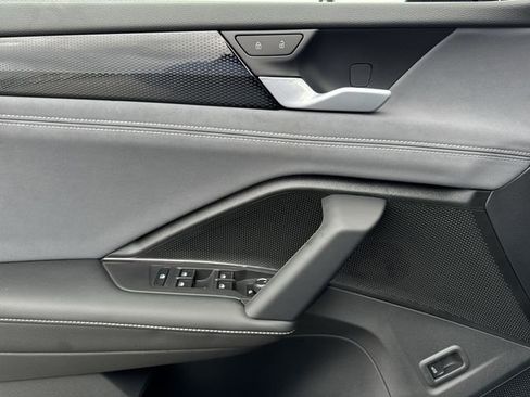New 2026 Volkswagen Tiguan SE R-Line FWD image 23