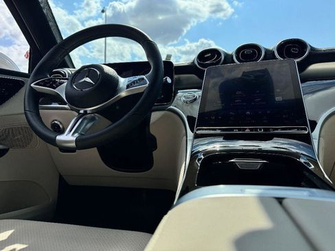 Used 2023 Mercedes-Benz GLC 300 4MATIC image 30