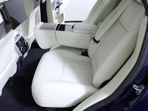 Used 2025 Land Rover Range Rover Autobiography image 13