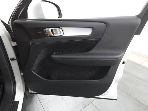 Used 2019 Volvo XC40 T5 Momentum AWD/4WD image 33