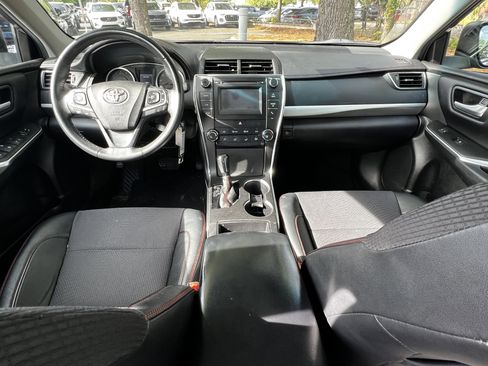 Used 2017 Toyota Camry SE FWD image 33