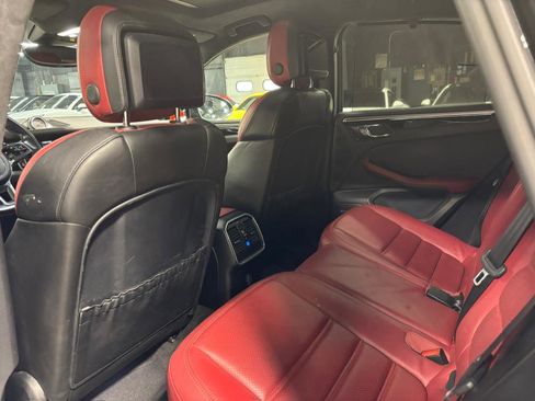 Used 2017 Porsche Macan Turbo image 7