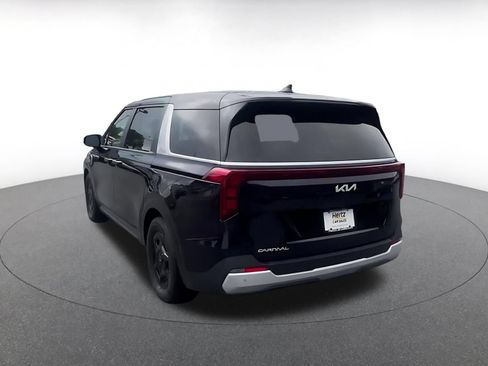 Used 2026 Kia Carnival FWD image 11