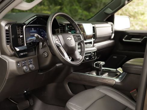 Used 2025 Chevrolet Silverado 1500 LTZ w/ Technology Package AWD/4WD image 9