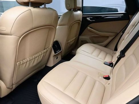 Certified 2022 Porsche Macan S AWD/4WD image 15