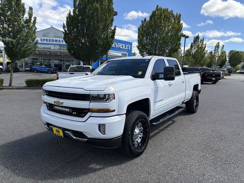 Used 2018 Chevrolet Silverado 1500 LT w/ All Star Edition AWD/4WD image 5