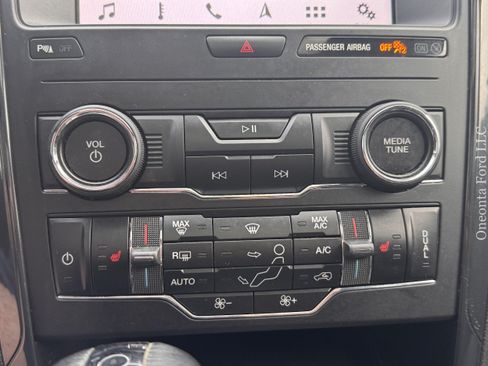 Used 2019 Ford Explorer XLT w/ Equipment Group 202A AWD/4WD image 20