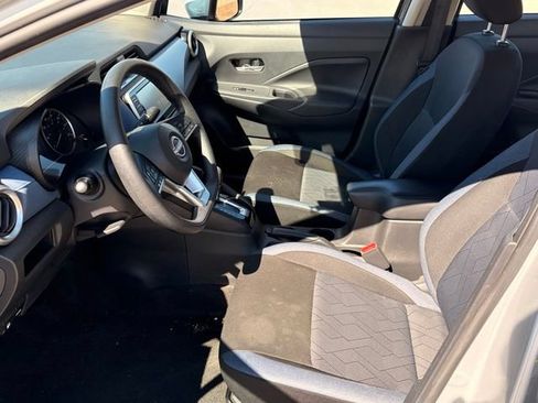 Used 2025 Nissan Versa SV FWD image 10