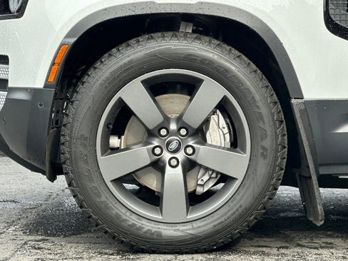 Used 2025 Land Rover Defender 110 S image 13