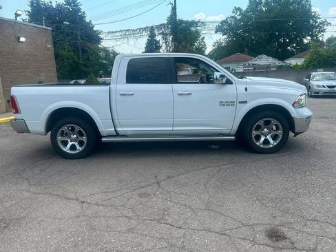 Used 2017 RAM 1500 Laramie w/ Convenience Group AWD/4WD image 4