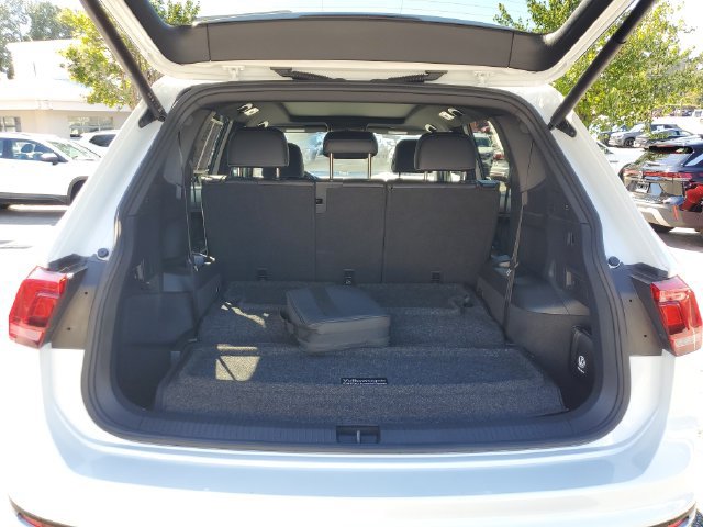 Certified 2024 Volkswagen Tiguan SE R-Line FWD image 14