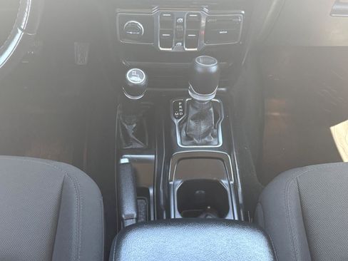 Used 2022 Jeep Wrangler Unlimited Sport AWD/4WD image 22
