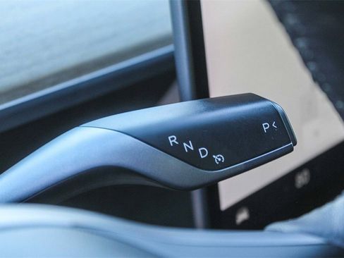 Used 2022 Tesla Model Y Long Range image 19