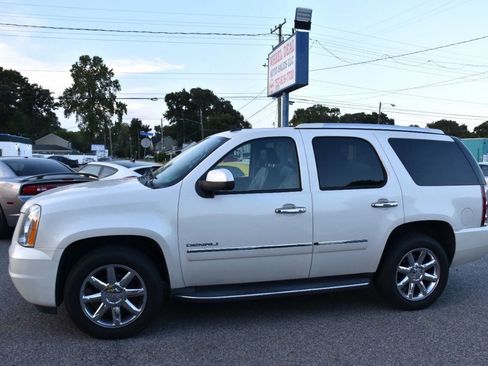 Used 2010 GMC Yukon Denali AWD/4WD image 4