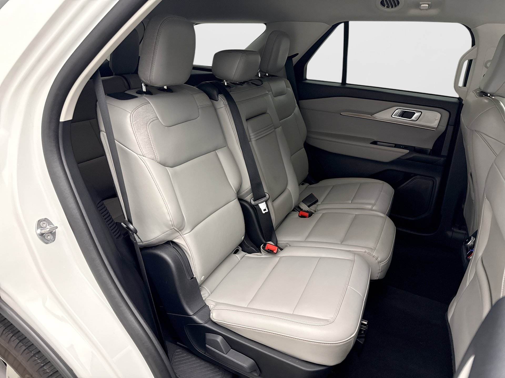 Used 2025 Ford Explorer Active w/ Active Comfort Package AWD/4WD image 18