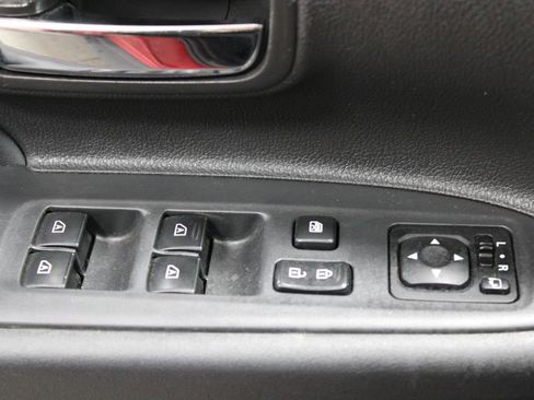 Used 2019 Mitsubishi Outlander SE image 21