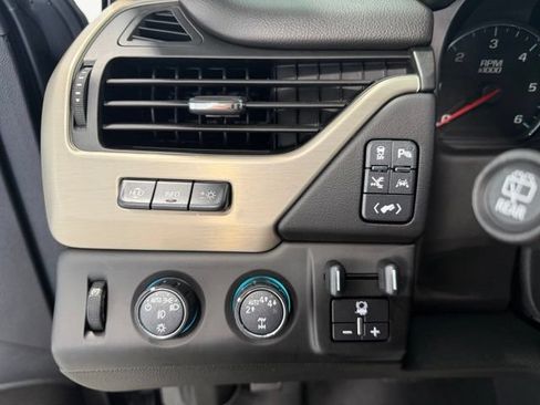 Used 2017 GMC Yukon Denali w/ Open Road Package AWD/4WD image 11