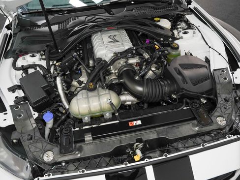 Used 2020 Ford Mustang Shelby GT500 w/ Carbon Fiber Track Pack image 51