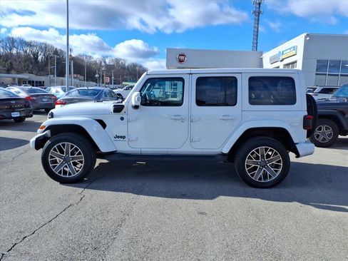 Used 2023 Jeep Wrangler Unlimited Sahara image 7