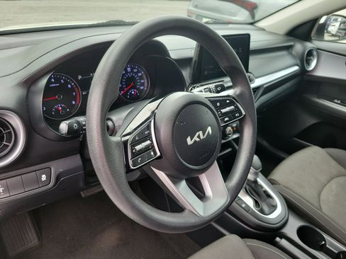 Used 2024 Kia Forte LXS FWD image 17