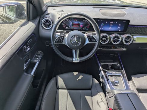 Used 2025 Mercedes-Benz GLB 250 image 12