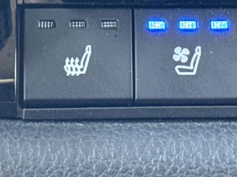 Used 2022 Toyota Tundra Limited AWD/4WD image 30