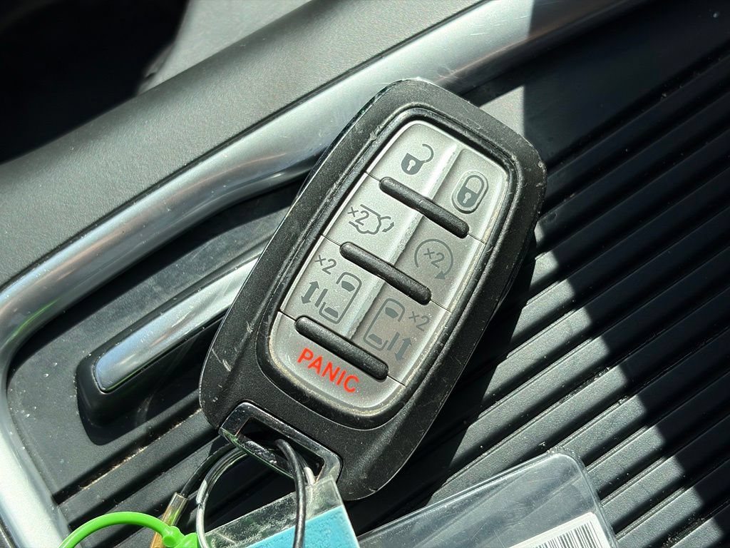 Certified 2023 Chrysler Pacifica Touring-L FWD image 38