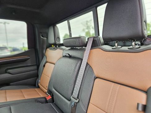 Used 2024 Chevrolet Silverado 1500 High Country w/ Technology Package image 29