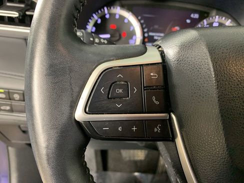 Used 2023 Toyota Highlander XLE AWD/4WD image 21