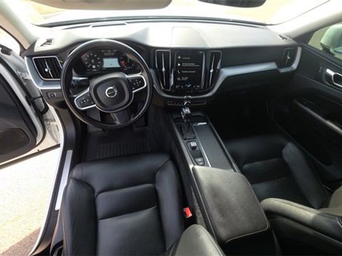Used 2018 Volvo XC60 T6 Momentum w/ Advanced Package image 19