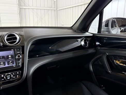 Used 2017 Bentley Bentayga AWD/4WD image 48