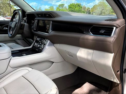 Used 2024 GMC Yukon Denali w/ Advanced Technology Package AWD/4WD image 19