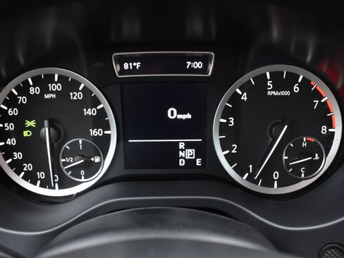 Used 2017 INFINITI QX30 AWD image 16