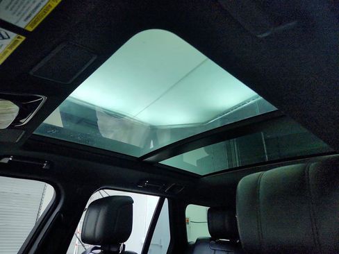 Used 2020 Land Rover Range Rover HSE image 15