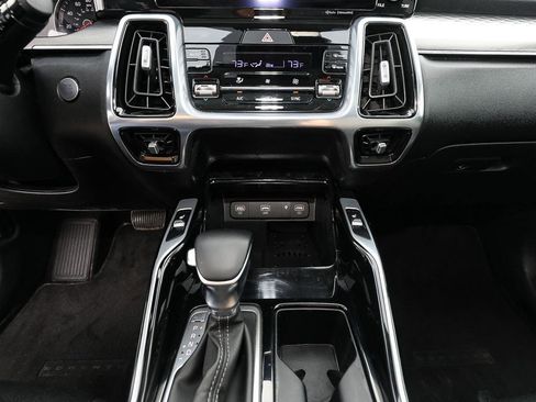 Used 2022 Kia Sorento SX image 18