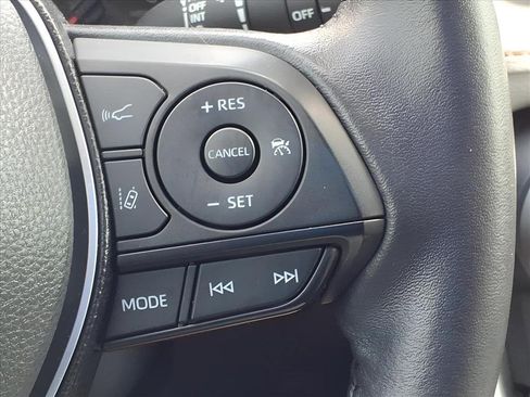 Used 2020 Toyota RAV4 XLE Premium image 27