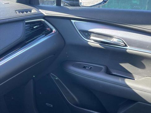 Used 2024 Cadillac XT6 Luxury image 36